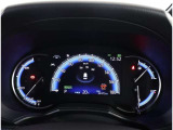 とっても見やすいメーターです。夜間時はラグジュアリーな気分にさせてくれる照明が魅力ですので、夜のドライブも楽しみになりますよ♪
