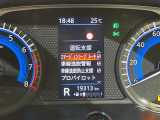 【エマージェンシーブレーキ】前方の車両や歩行者を検知し、衝突による事故回避をサポートします!機能には限界があるためご注意ください。