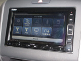 ナビゲーションは純正メモリーナビ(VXM-214VFi)を装着しております。AM、FM、CD、DVD再生、Bluetooth、音楽録音再生、フルセグTVがご使用いただけます。