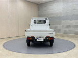 リヤ、後ろから見るとまた車の印象が変わってきますね☆☆