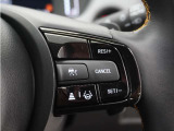 ◆アダプティブクルーズコントロール◆予め設定した車速内でクルマが自動的に加減速。前走車との適切な車間距離を維持しながら追従走行します。【LKAS】車線維持支援システムでステアリング操作を支援。