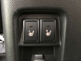 運転席と助手席のシートはヒーター付き。