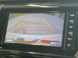 【バックカメラ】駐車時に後方がリアルタイム映像で確認できます。大型商業施設や立体駐車場での駐車時や、夜間のバック時に大活躍!運転スキルに関わらず、今や必須となった装備のひとつです!