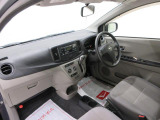 ダイハツのお店では、ダイハツ車を知り尽くしたプロフェッショナルが、専用の診断機器を使って各システムを点検しております。