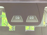 【スマートアシスト】走行中に前方の車両等を認識し、衝突しそうな時は警報とブレーキで衝突回避と被害軽減をアシスト。より安全にドライブをお楽しみいただけます。