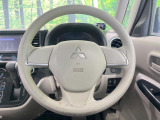 インテリアに合わせたデザインのステアリングは、運転される方のことも考え、運転しやすい形状、大きさです。是非一度、実際に触ってお確かめください。