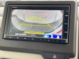 【バックカメラ】駐車時に後方がリアルタイム映像で確認できます。大型商業施設や立体駐車場での駐車時や、夜間のバック時に大活躍!運転スキルに関わらず、今や必須となった装備のひとつです!