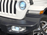 ●LEDヘッドライト:夜間走行時も良好な視界を確保し安心して運転できる高輝度LEDヘッドライトを装備!点灯速度が早く、消費電力も抑えられています。