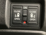 【両側パワースライドドア】両側がパワースライドドアになっており、運転席のスイッチやスマートキーでも開閉が可能です!開口部も広いので乗り降りも楽々♪