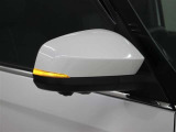 サイドターンランプ付きドアミラー。車両のドレスアップと右左折時の被視認性を兼ね備えたお洒落なミラーです。