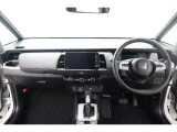 操作性に優れた運転席となります!小物入れや各ボタンの配置にこだわり、使いやすいです!座り心地もよく視認性も良好なのでロングドライブもお任せ下さい!