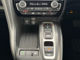 直感的な操作性により、ドライバーの快適な運転を支援。P・N・Dは押す、Rは引くという人間の感覚にマッチした操作感のギアセレクターです。