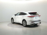 広々とした車内空間に優れた燃費性能。更にデザインも上質で人気のお車です!