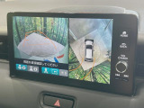【マルチビューカメラシステム】専用のカメラにより、上から見下ろしたような視点で360度クルマの周囲を確認することができます☆死角部分も確認しやすく、狭い場所での切り返しや駐車もスムーズに行えます。