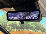 【デジタルインナーミラー】後席の大きな荷物や同乗者で後方が確認しづらい時でも安心!カメラが撮影した車両後方の映像をルームミラー内に表示。