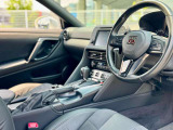 全車NHPCにて診断と、スタッフによる走行チェックを実施。ミッション・デフ・パワステ・ショックなど確認、フライホイールハウジングのガタもチェック。ご納車前には認証工場により点検整備を実施します。