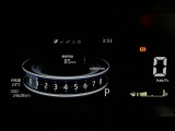 スピードメーターはスポーティー且つシンプルで視認性も良好です☆