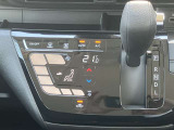 フルオートエアコン搭載。温度設定だけで、車内はいつも快適な空間を維持できます。