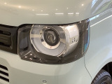 LEDヘッドライトは、点灯の瞬間から最大光量を発揮し、突然暗くなるトンネルなどでの安定感を高めます。