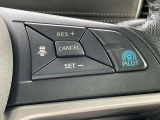 プロパイロット搭載。高速道路でドライバーに代わってアクセル、ブレーキ、ステアリングを自動制御します。