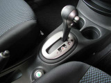 無段変速が魅力のCVT車です♪発進から加速までアクセルを一定にして走ることで滑らかに走ります♪車内も静かで振動もごくわずか!CVT車もATの一種なので、もちろんAT限定免許で運転OKです♪