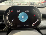 デジタルメーターは視認性が非常に良く、運転時の視線を逸らさず様々な情報の確認が行えます。