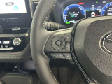 運転中、オーディオの操作をしてて、ハッとしたことはありませんか?ステアリングスイッチは、運転中でもハンドルでオーディオの操作が可能です。安全なドライブをサポートします。