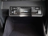 運転席お膝元にETCカード挿入口がございます。