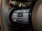 【ステアリングリモコン】ステアリングにオーディオ調節可能なスイッチが装備されていますので運転中でも視線をそらさずにオーディオの調節が可能です!
