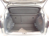 荷室は荷物を隠せるトノカバー付!充分な荷室の広さです!
