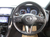 運転が楽しくなる明るく開放的な運転席まわりです。