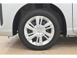 純正なので車に似合うデザインになっていますね。スタッドレスタイヤもご相談下さい。