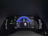 メーター回りもシンプルで運転中も見やすいデザインになっております