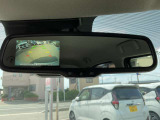 ルームミラーにバックカメラがうつります
