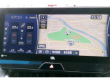 12.3インチディスプレイT-ConecctSDナビを装備。タッチパネル式で使いやすく、お出かけもラクラクです。フルセグTVも視聴できます。