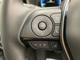運転中、オーディオの操作をしてて、ハッとしたことはありませんか?ステアリングスイッチは、運転中でもハンドルでオーディオの操作が可能です。安全なドライブをサポートします。