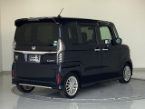 バックカメラが付いているのでバックでの車庫入れも安心です。