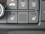 【シートヒーター】 雨の日などの冷えた車内でも、シートから冷えた体をじんわりと暖めてくれます。