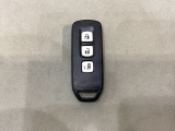 スマートキー付きですからドアロックの開閉およびエンジンスタートが楽々です。電動スライドドアの開け閉めもボタンで操作できます。