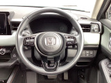 ステアリングスイッチでオーディオ各種操作が可能で、運転に集中できます。安心・安全・快適なドライブをお楽しみいただけます。