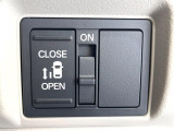 【パワースライドドア】スマートキーや運転席のスイッチでスライドドアの開閉が可能♪電動だから力を入れてドアを開ける必要が無く、小さいお子様でも、重い荷物を持っている時もラクに開け閉めできます♪
