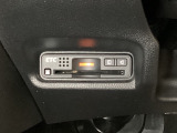 ハンドルの左下にETCがついています。高速道路の料金所の通過も楽々です。 カードの取り出しもしやすい場所についています。