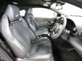 スタイリッシュな室内で運転もしやすいです♪使い勝手の良い配置も考えられています!!
