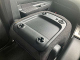 助手席が机みたいになりますので使い勝手が広がります