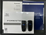 スマートキーは鍵をバッグに入れたままでもドアロックの開閉やエンジンのON・OFFができます。夜間や雨の日も鍵を探さなくて良いので便利です。