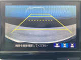 カラービジョンとガイドラインで見やすいバックモニター!車庫入れも楽ちんです♪