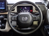 ハンドル左側にはオーディオ操作が出来るオーディオリモートコントロールスイッチ、右側にはHonda SENSINGとオートクルーズコントロールのスイッチを装備!
