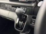 オートエアコンなので、スイッチひとつでオールシーズン快適に過ごすことができます。