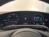 規定の保証期間終了後も、新車登録日から最長15年(または走行距離20万km以内)まで保証を延長できる「延長保証制度」をご用意し、末永く安心のポルシェライフをサポートいたします。