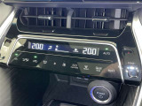 左右独立温度コントロールフルオートエアコンです。運転席、助手席それぞれで独立して温度設定ができます。冷え性の方が乗っても安心ですね♪